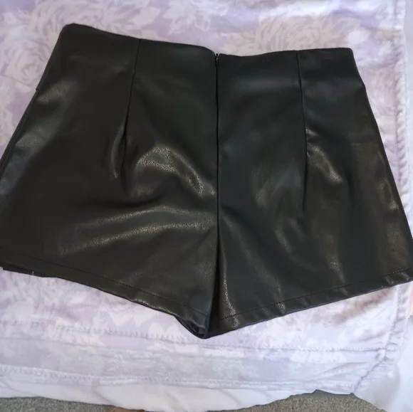 Haute Monde Black Mini Skirt - Picture 2 of 2